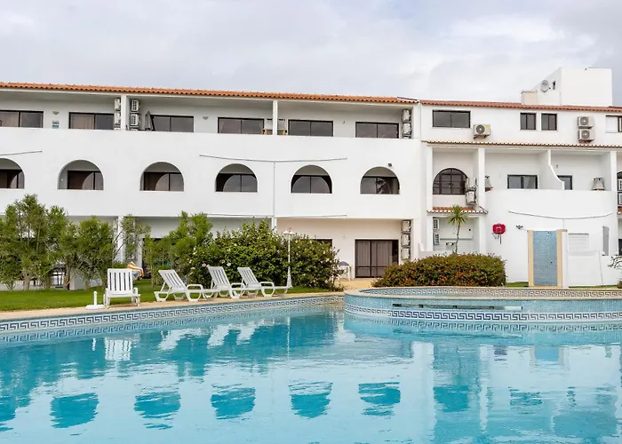 3 Minutes To The Beach, 2 Bedroom Amazing Apt With Balcony, Bbq Grill And Pool