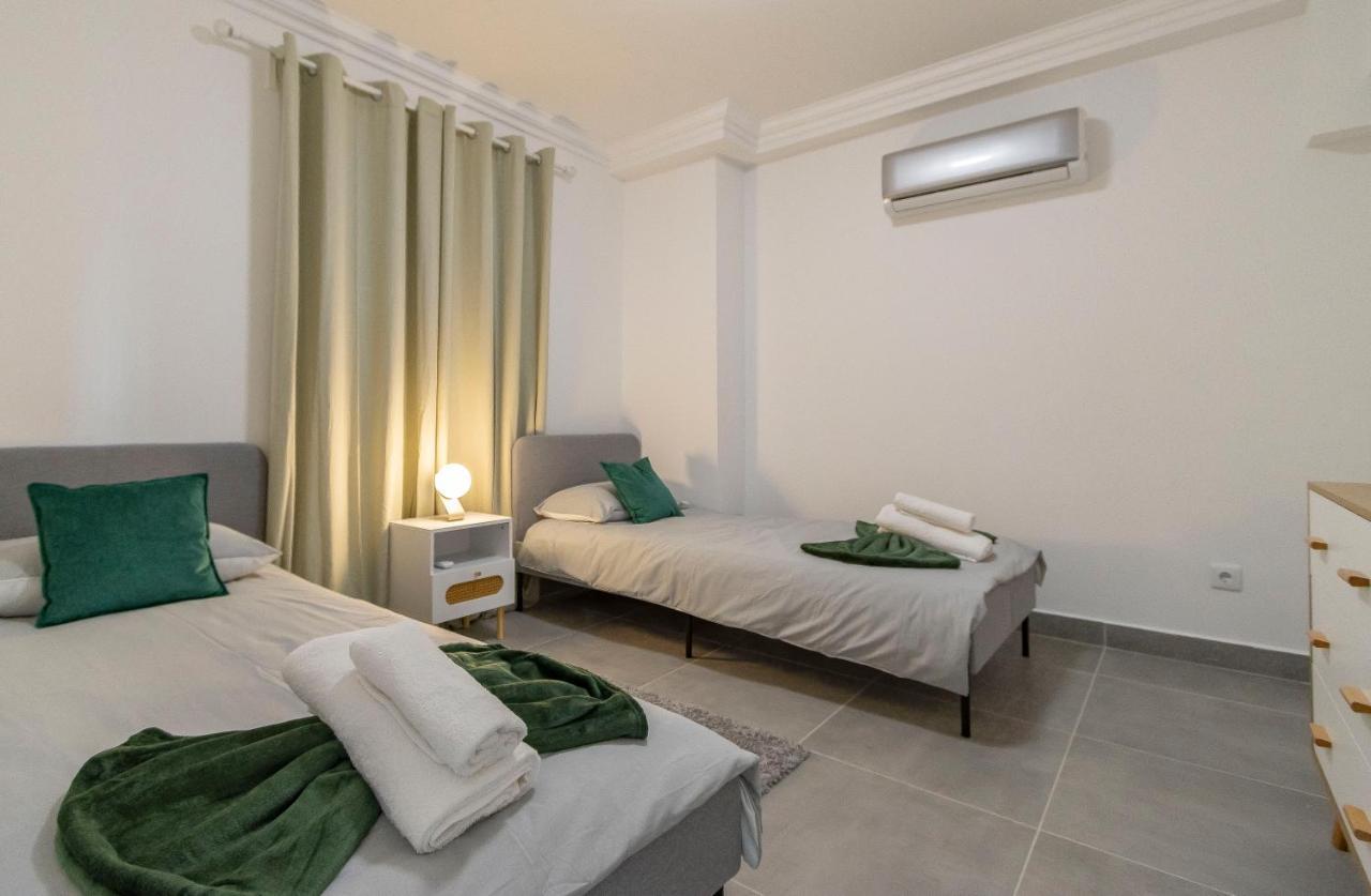 3 Minutes To The Beach, 2 Bedroom Amazing With Balcony, Bbq Grill And Pool * Sagres