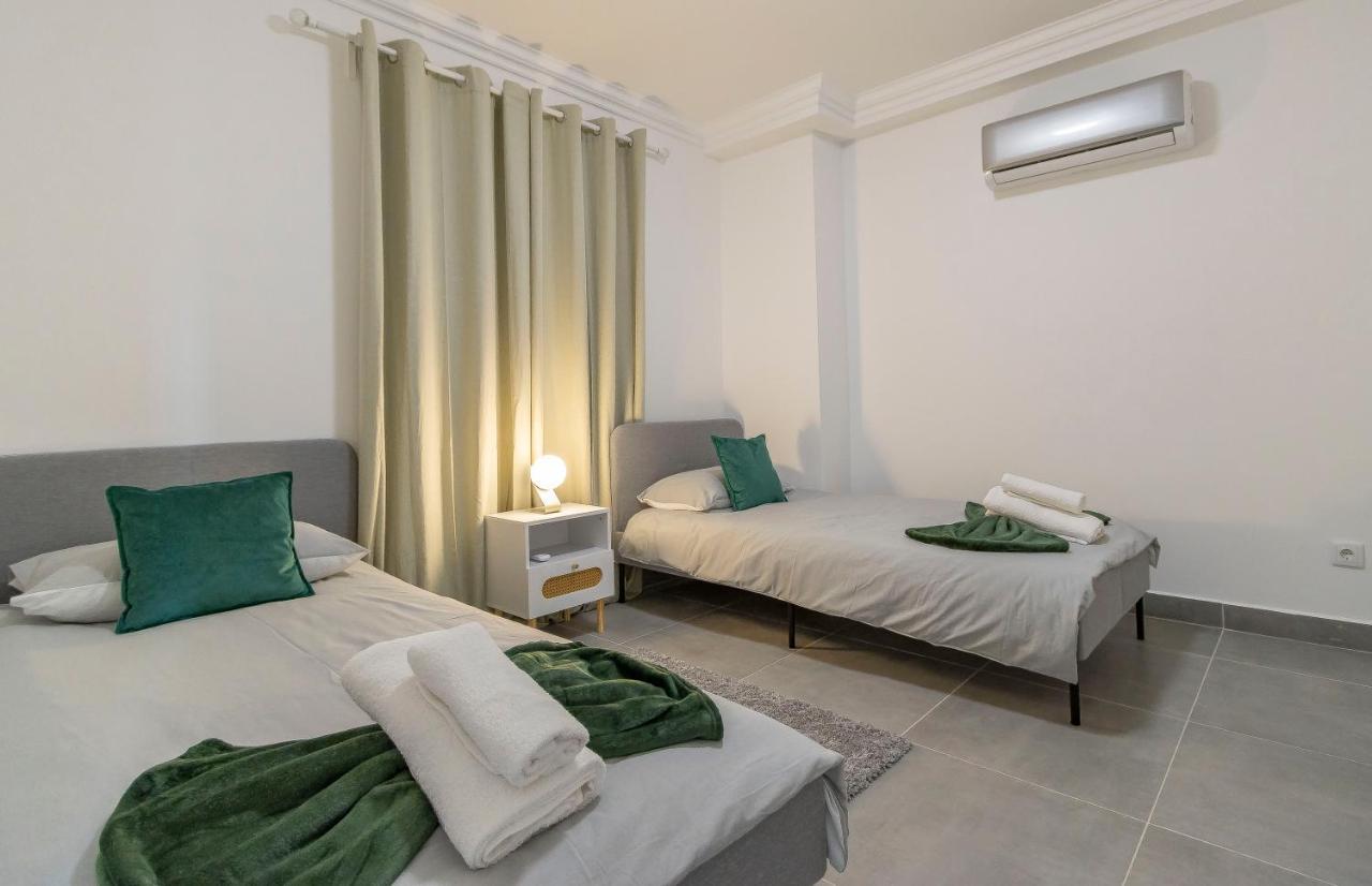 Apartment 3 Minutes To The Beach, 2 Bedroom Amazing With Balcony, Bbq Grill And Pool Sagres