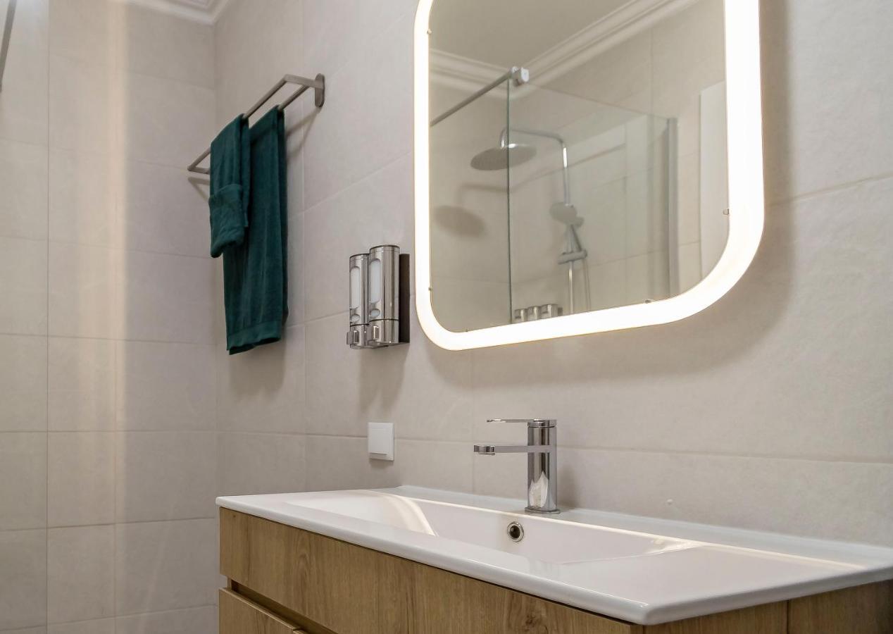 3 Minutes To The Beach, 2 Bedroom Amazing With Balcony, Bbq Grill And Pool Apartment