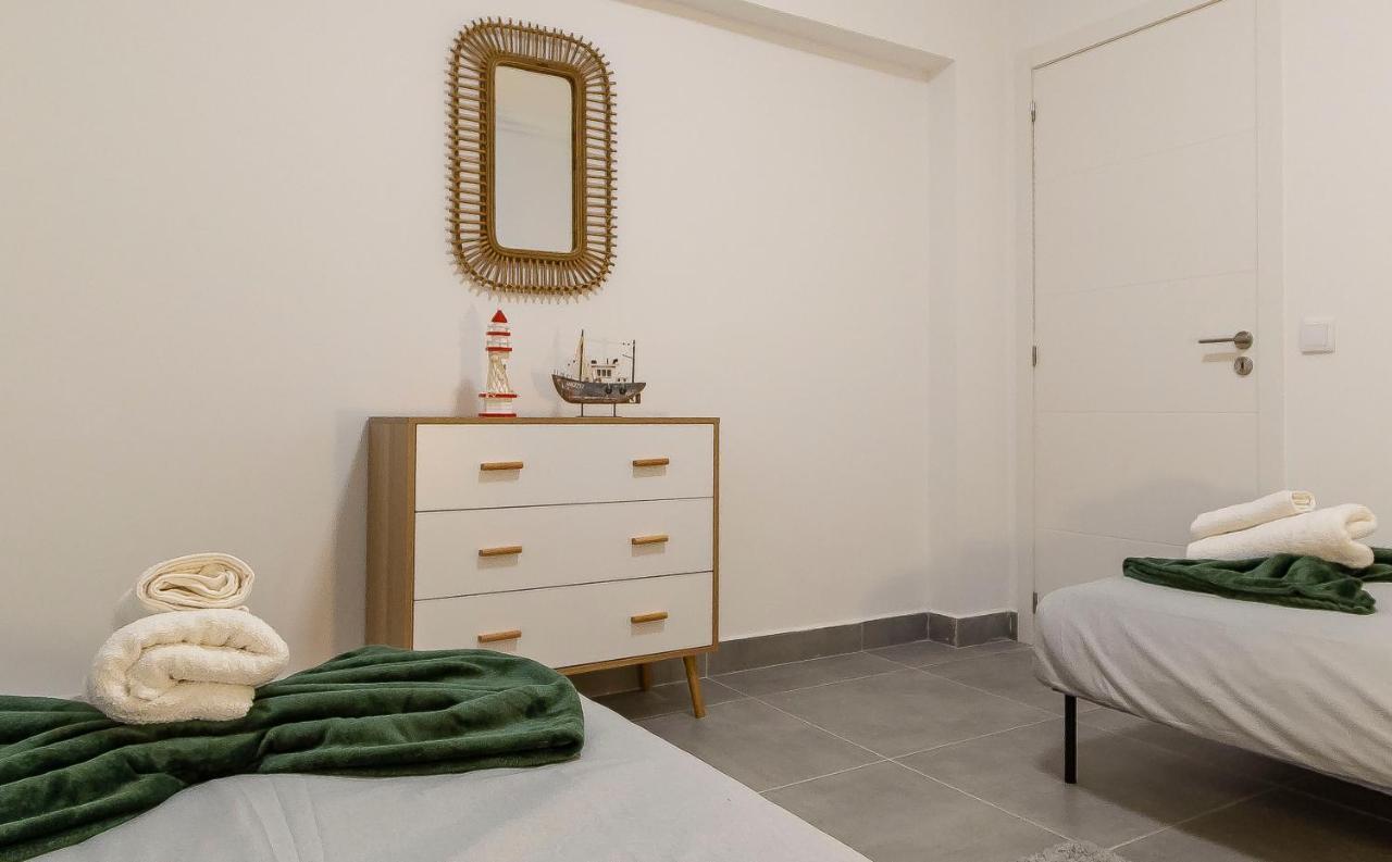 Apartment 3 Minutes To The Beach, 2 Bedroom Amazing With Balcony, Bbq Grill And Pool *