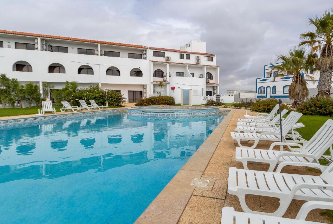 3 Minutes To The Beach, 2 Bedroom Amazing With Balcony, Bbq Grill And Pool *