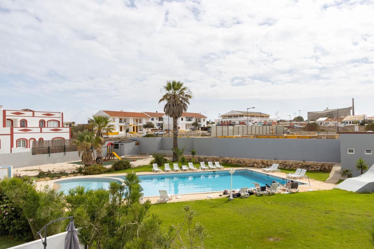3 Minutes To The Beach, 2 Bedroom Amazing With Balcony, Bbq Grill And Pool Apartment *