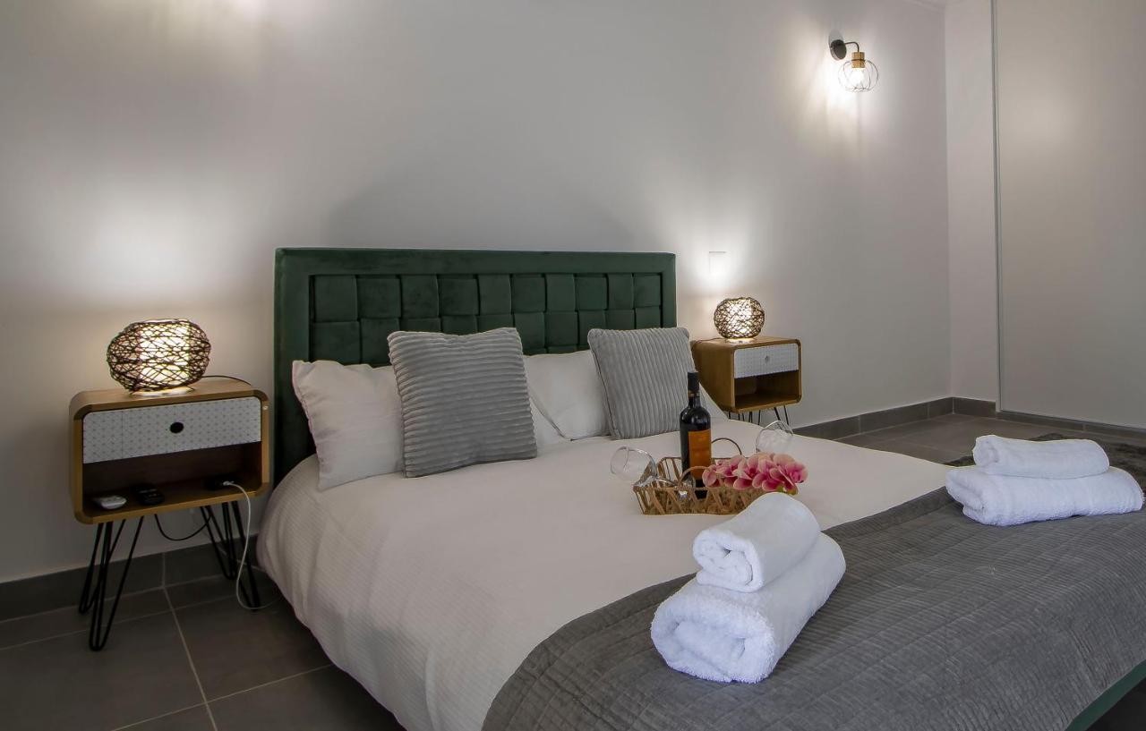 3 Minutes To The Beach, 2 Bedroom Amazing With Balcony, Bbq Grill And Pool