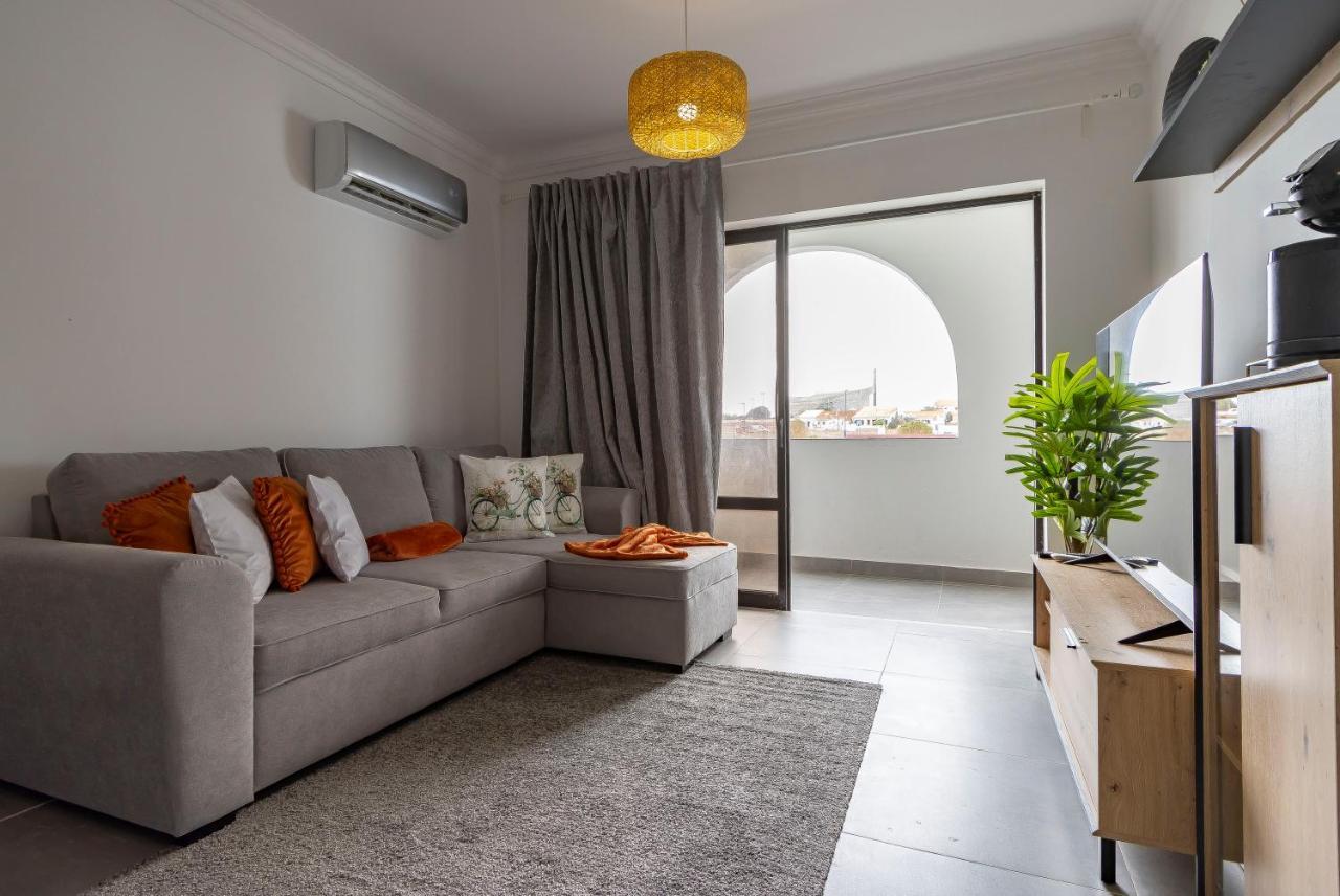 3 Minutes To The Beach, 2 Bedroom Amazing With Balcony, Bbq Grill And Pool Apartment *