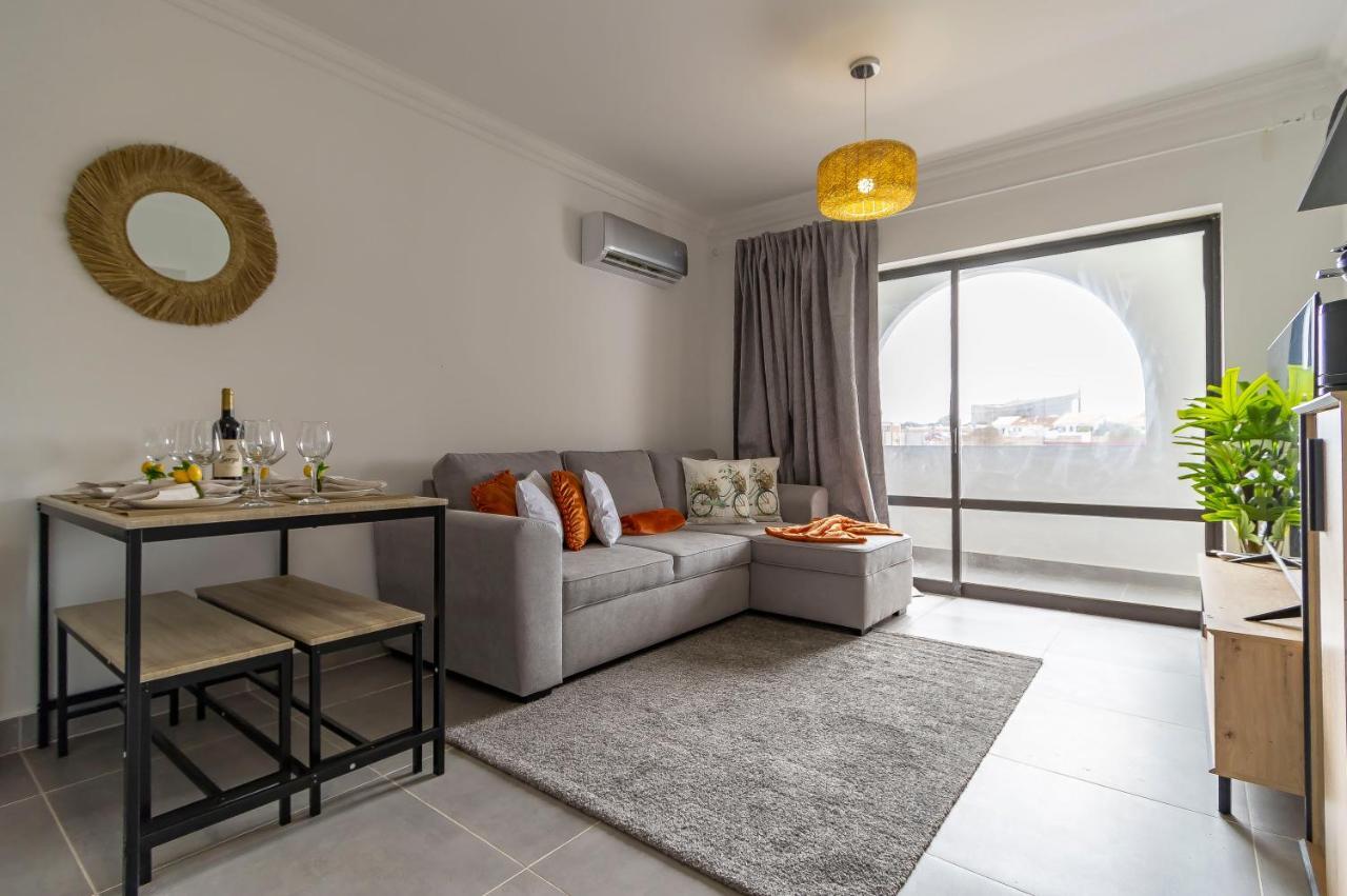 3 Minutes To The Beach, 2 Bedroom Amazing With Balcony, Bbq Grill And Pool Apartment