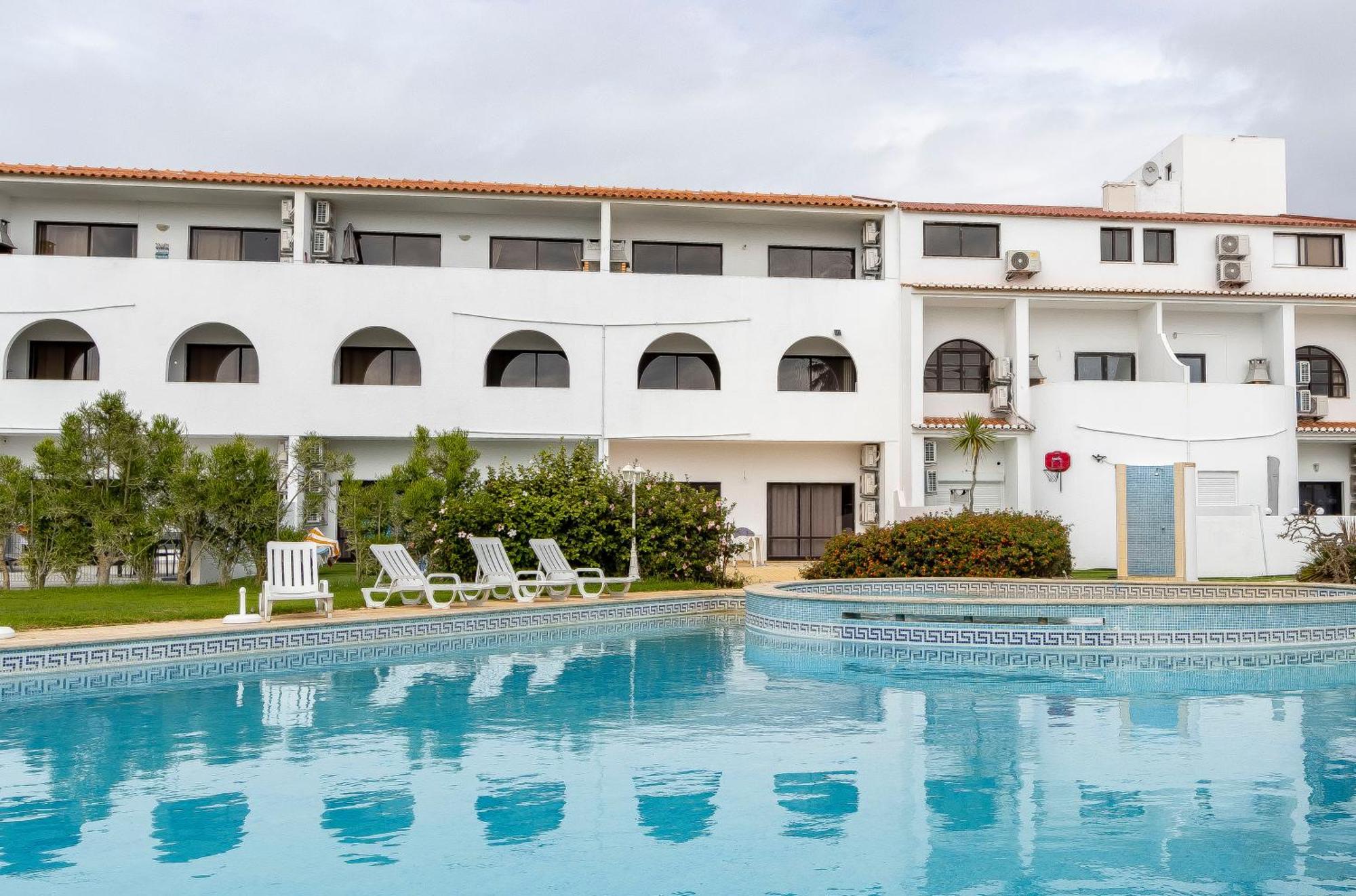 Apartment 3 Minutes To The Beach, 2 Bedroom Amazing With Balcony, Bbq Grill And Pool