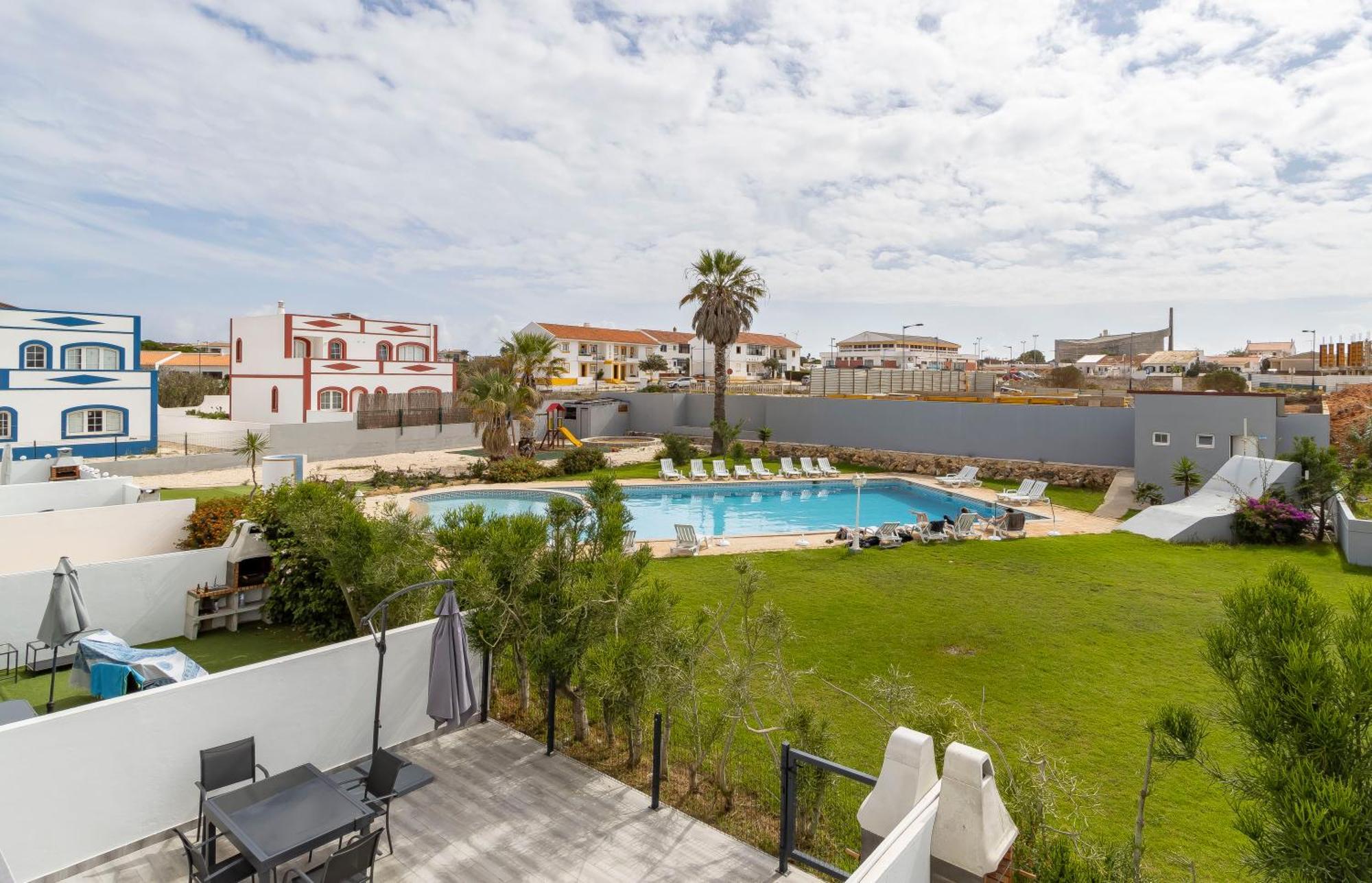 3 Minutes To The Beach, 2 Bedroom Amazing With Balcony, Bbq Grill And Pool Apartment Sagres