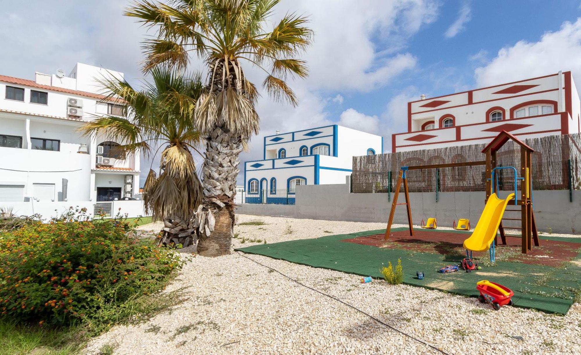 3 Minutes To The Beach, 2 Bedroom Amazing With Balcony, Bbq Grill And Pool Apartment Sagres
